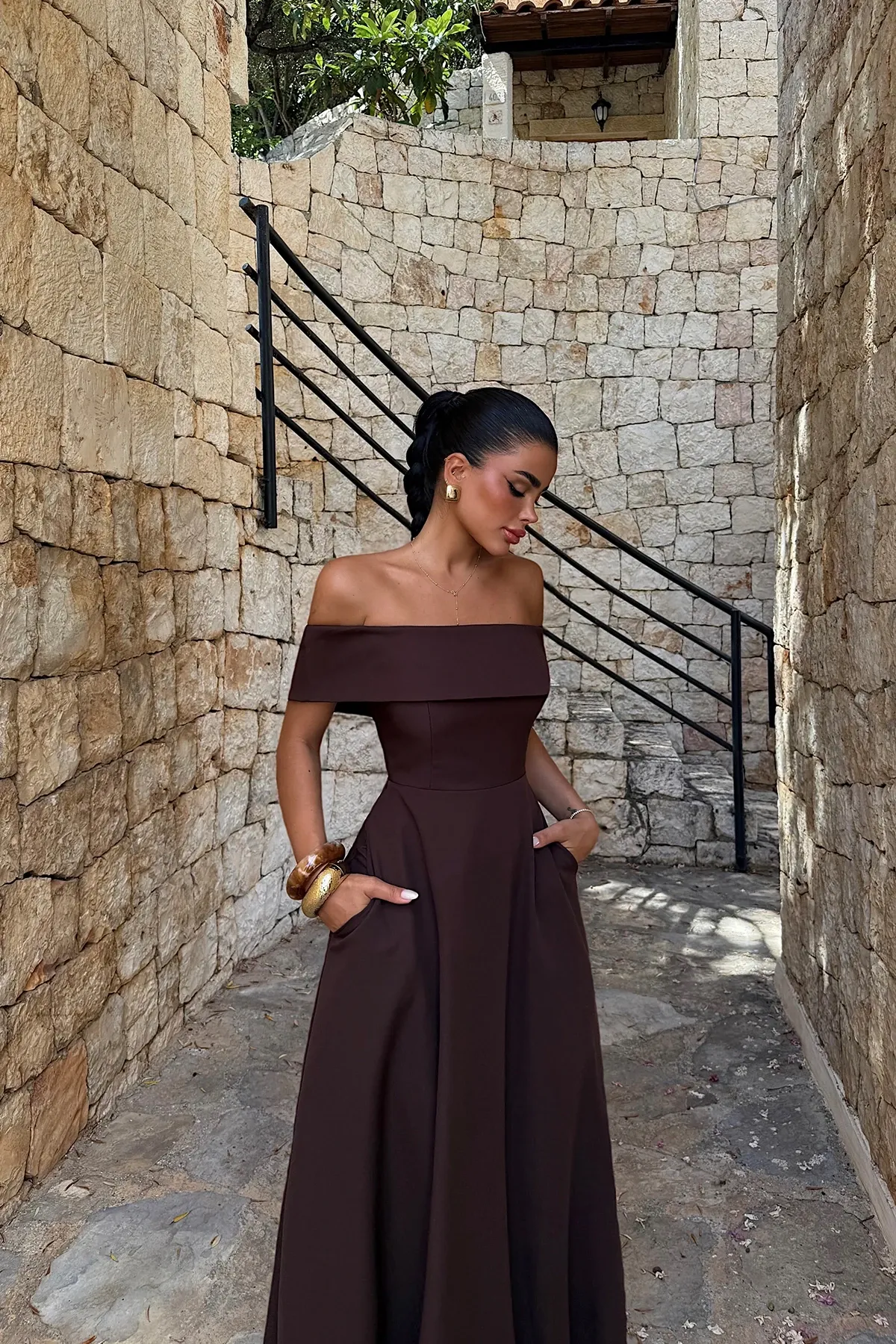 Čokolada off-shoulder midi haljina - haljine