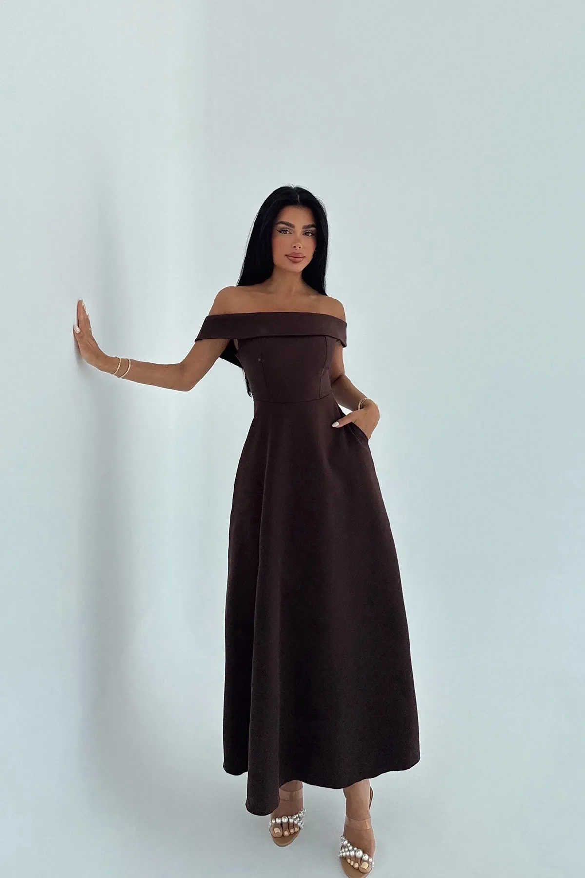 Čokolada off-shoulder midi haljina - slika 5