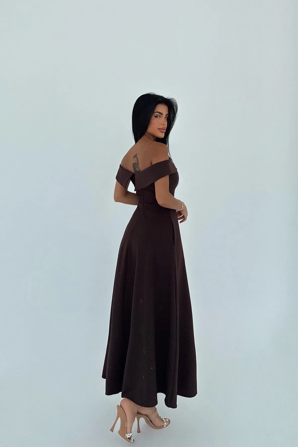 Čokolada off-shoulder midi haljina - slika 6