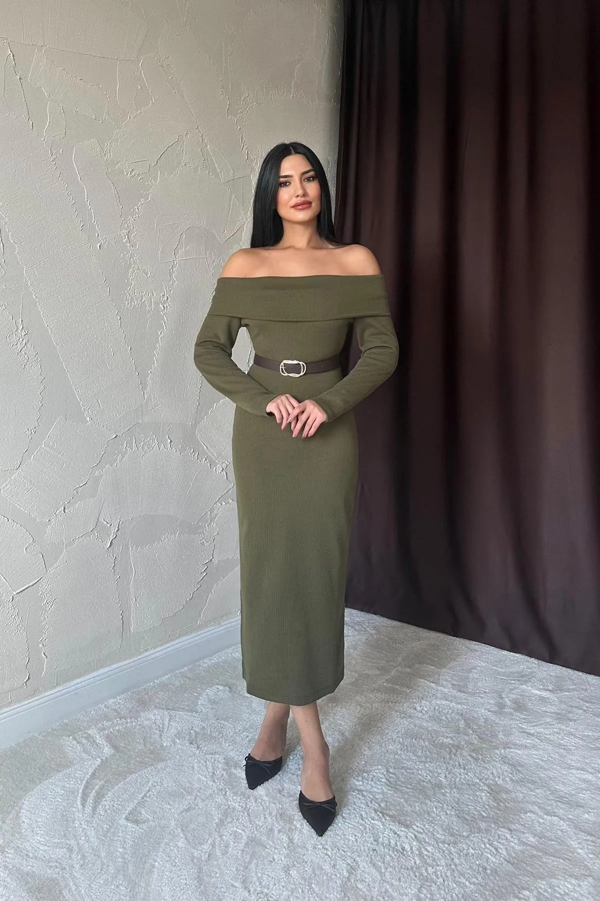 Maslinasta off-shoulder midi haljina sa kaišom - slika 2