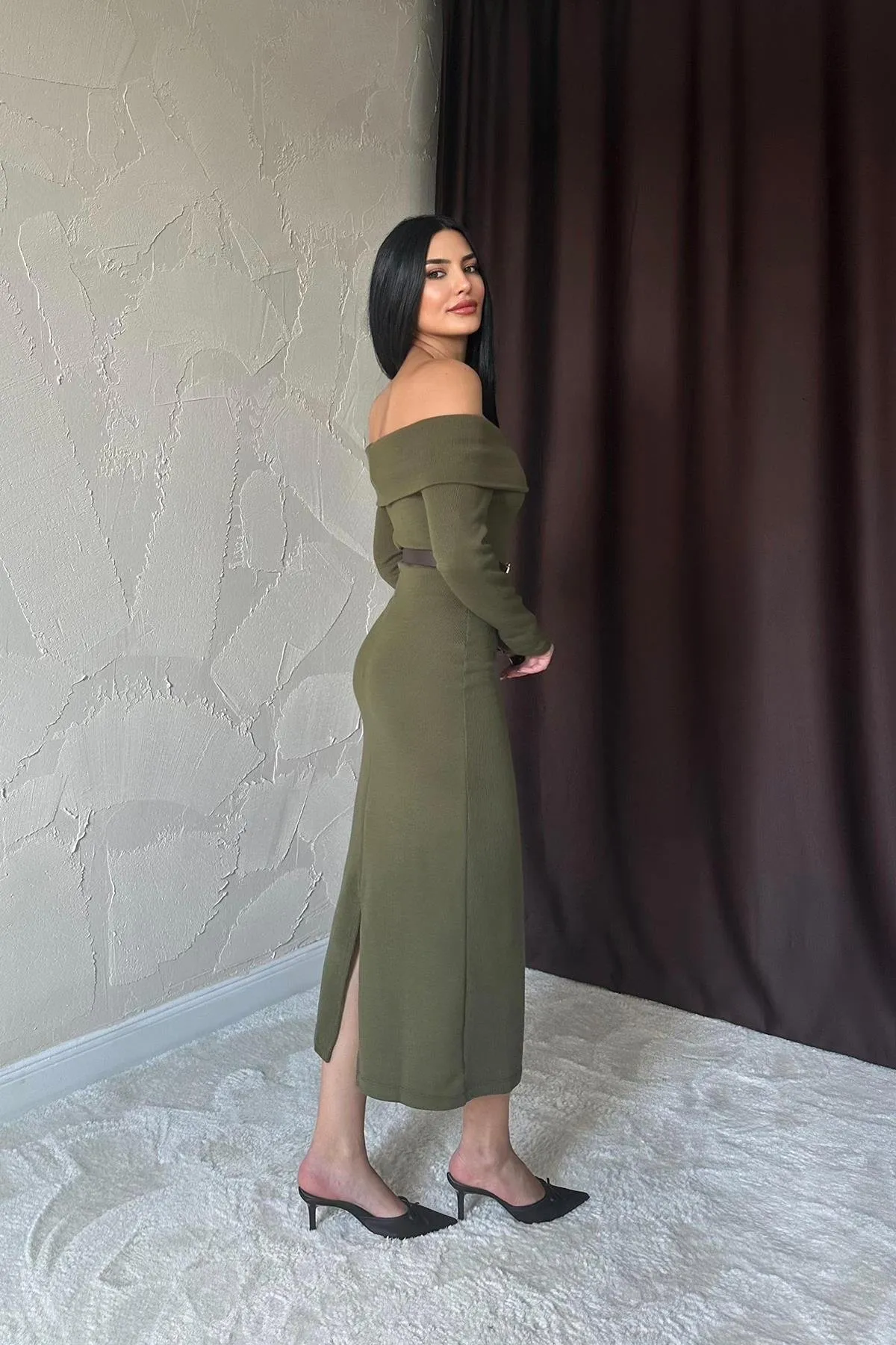 Maslinasta off-shoulder midi haljina sa kaišom - slika 4